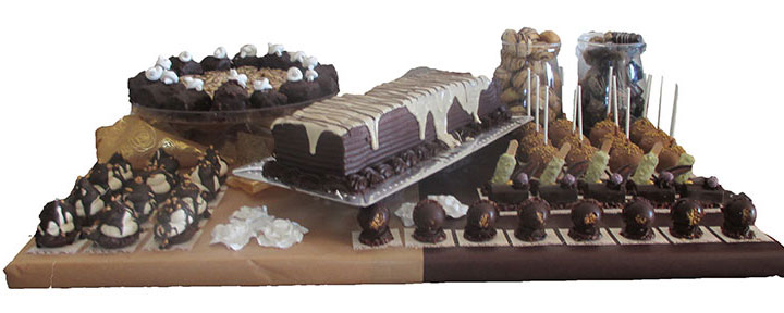 Caramel log cake and miniatures - Click Image to Close